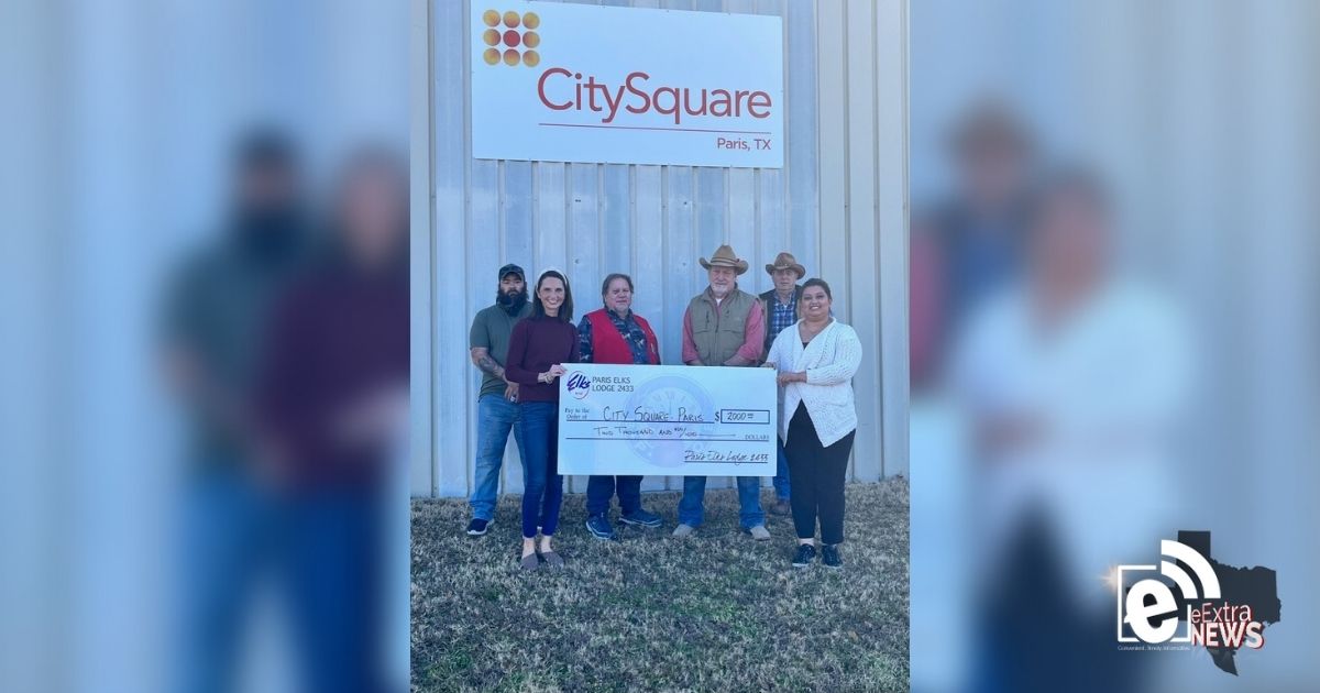 Elks Lodge #2433 gives gift to CitySquare Paris